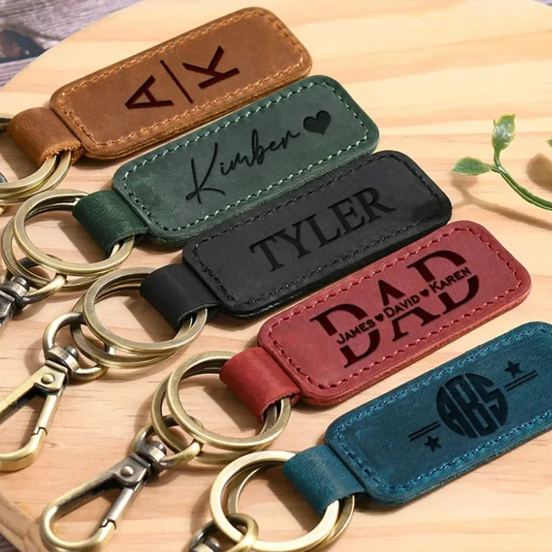 Men Accessories In Silver - Porte-clés en cuir avec logo personnalisé